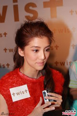 组图：吴千语力护林峰 称男友选港姐公平公正