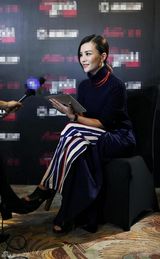 组图：王丽坤刘芸刘孜性感造型助阵活动