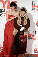 高清图：徐静蕾牵手黄立行 《杜拉拉》未映先拿奖