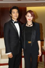 组图：林鹏干练造型酷帅出席盛典