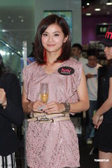 组图：Twins显熟女妩媚气质 阿娇称不想找男友