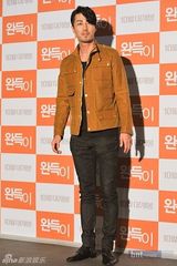 组图：《格斗少年菀得》首映众星云集 南圭丽等助阵