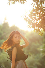 组图：卫莱最新写真曝光 灵动优雅洋溢夏日香气