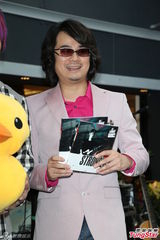 组图：阿沁升格当作家 F.I.R年底出新专辑