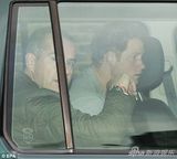 组图：乔治王子洗礼大眼浑圆 威廉凯特喜笑颜开