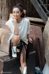 组图：杜若溪帅性写真清新靓丽 白T黑裙唯美纯净