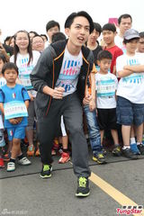 组图：林宥嘉参加公益跑 谈及邓紫棋打太极