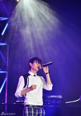 高清图：方大同北京个唱一票难求 翻唱致敬王菲