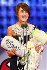 组图：韩国春史电影颁奖礼 《苔藓》成大赢家