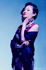 组图：谭卓将演话剧《如梦之梦》 旗袍风情