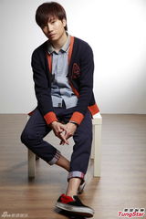 组图：罗力威受访笑容阳光 感激师姐容祖儿