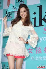 组图：陈庭妮小型庆生会 笑称要胡宇崴送礼物