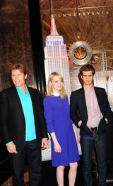 组图：《超凡蜘蛛侠》主创齐聚帝国大厦点灯仪式