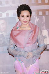 组图：上届影后叶德娴纱裙亮相红毯显仙气