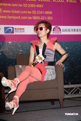 幻灯图：郑秀文无惧变成独眼龙 将台湾开唱