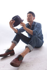 组图：肖聪写真曝光 动静之间显成熟本色