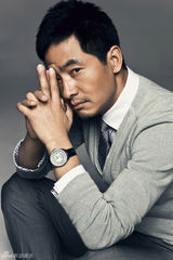 高清图：郭晓冬登《GQ》杂志 散发成熟男人魅力