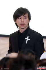 组图：李泰祥追思会齐豫缺席 许景淳泪祭恩师