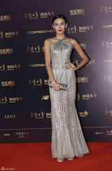 组图：吴镇宇时尚盛典帅气 钟丽缇绿裙秀性感