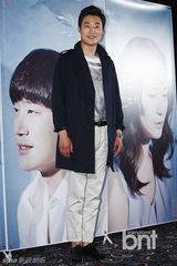 组图：韩片《幻想中的她》试映会 韩艺礼抹泪