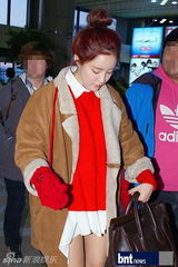 组图：T-ara赴日办粉丝签名会 红装贺圣诞