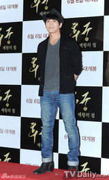 组图：朴诗妍池城等捧场韩片《后宫》试映