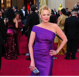 高清组图：弗吉尼亚-玛德森紫色礼服尽显熟女风味