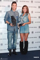 组图：谢婷婷被追问谢霆锋生活 演绎牛仔时尚