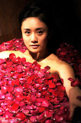 高清：《河洛图》热拍 刘芸玫瑰沐浴洗尽铅华