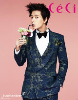 高清：朴海镇郑俊英等手持玫瑰化身情人节暖男