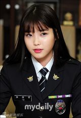 组图：IU被任命为学校暴力防治大使及名誉警察