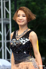 幻灯：艾梦萌新EP高唱《不要脸》 称现今社会就这样 