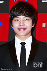 组图：吕珍九宋康昊出席年度电影奖颁奖礼