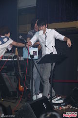 组图：刘子千庆功演唱会 小小彬抱病力挺