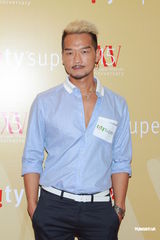 组图:蔡一智等出席活动 蒙嘉慧生日郑伊健送钻饰