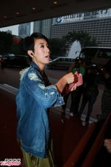 组图：钱嘉乐汤盈盈婚礼 梁靖琪派发红包