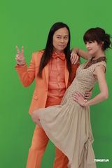 组图：Twins录节目再度合体 热辣走秀尽显身姿