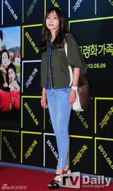 组图：宋茜允儿捧场韩片《高龄化家族》VIP试映