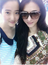 组图：张柏芝携Lucas游玩 被粉丝求合影