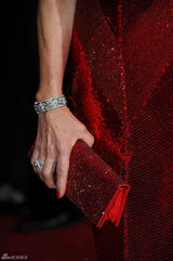 高清组图：奥斯卡红毯简-西摩红色闪片裙光彩照人