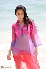 组图：李依晓海边比基尼大片 迷离眼神唯美诱惑