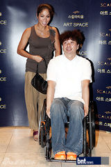 组图：众星捧场ULALASESSION林允泽婚礼