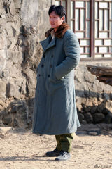 组图：冯绍峰《黄金年代》戏份杀青