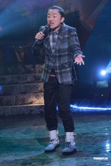 组图：《劲歌金曲》录影 阿娇(钟欣桐)出席郑欣宜落泪