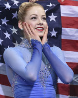 组图：美国花滑萝莉冰场炫技 蓝裙灵动似睡美人