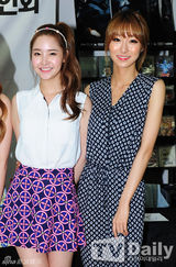 组图：韩团Dal shabet办签名会 直面粉丝表谢意