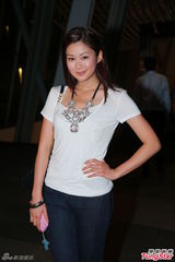 组图：乐易玲开生日派对 TVB花旦小生齐到贺