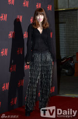 组图：少时Sunny孝渊出席秋装活动美胸美腿迷人