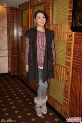 组图：《醋娘子》杀青 胡杏儿春节与家人游日本