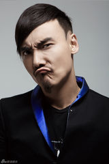 组图：耀乐团熟男写真曝光 鬼魅气质潮范十足